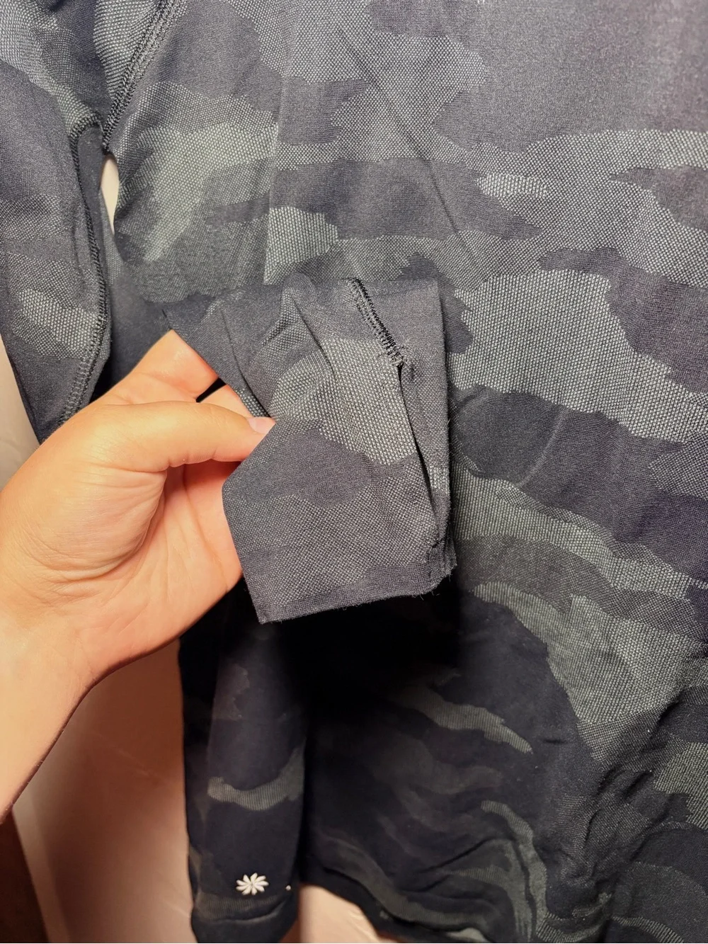 Athleta Speedlight Camo Long Sleeve Top M Gray Black Seamless Thumbholes
